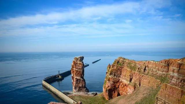 Storm at Sea: Heligoland Ferries Grounded!
