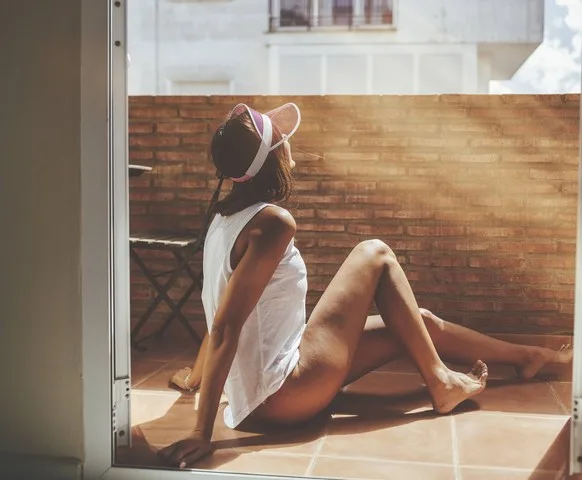 Can You Sunbathe Naked on the Balcony? Know the Rules!