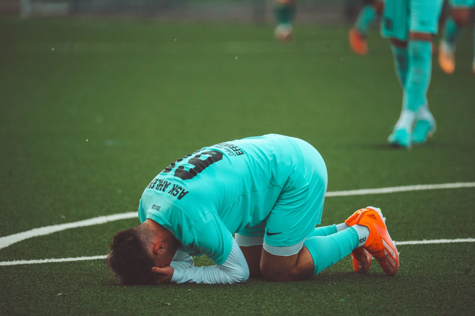 Football Wonders: The Netherlands in the Mirror of Our Failures!