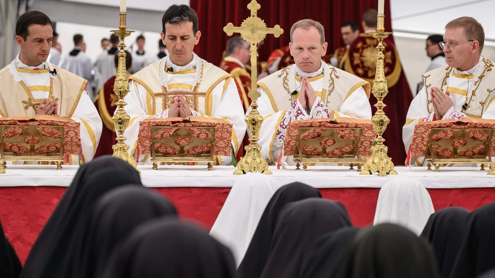 Conflict with the Vatican: Who are the Pius Brothers?