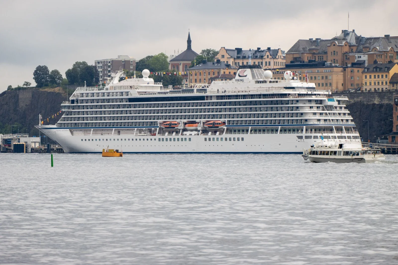 Floating City: A Ship That Accommodates 80,000 People