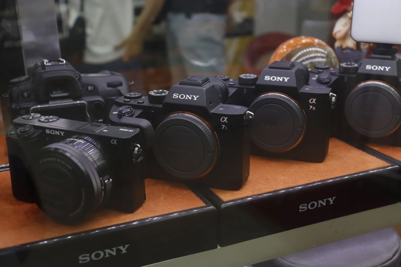 Sony Transforms the World of Photography with the New RX10 V Camera!