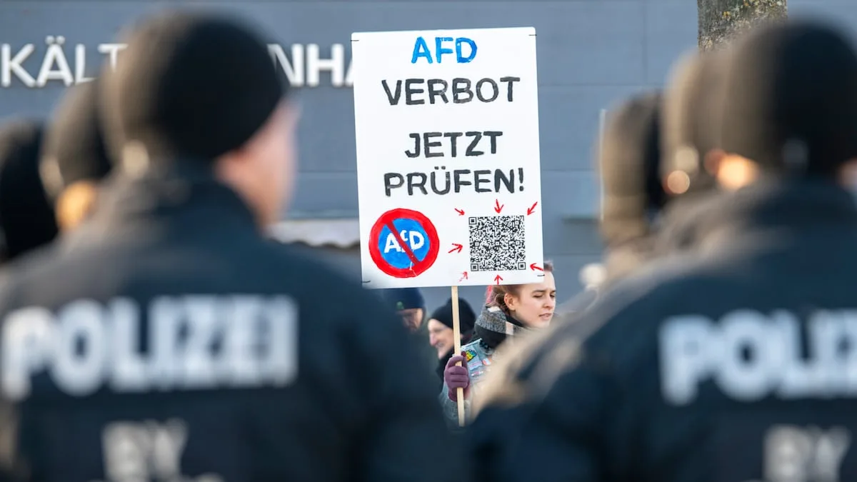 Demonstration of 60,000 Against AfD: Handwritings and Secret Codes!