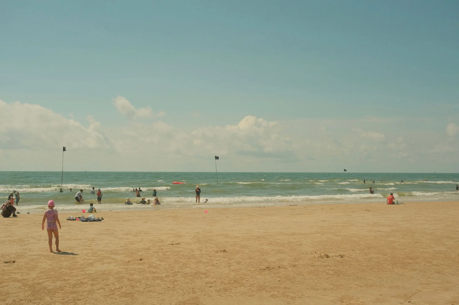The Amazing Zanten Beach: A Destination for Unforgettable Holidays