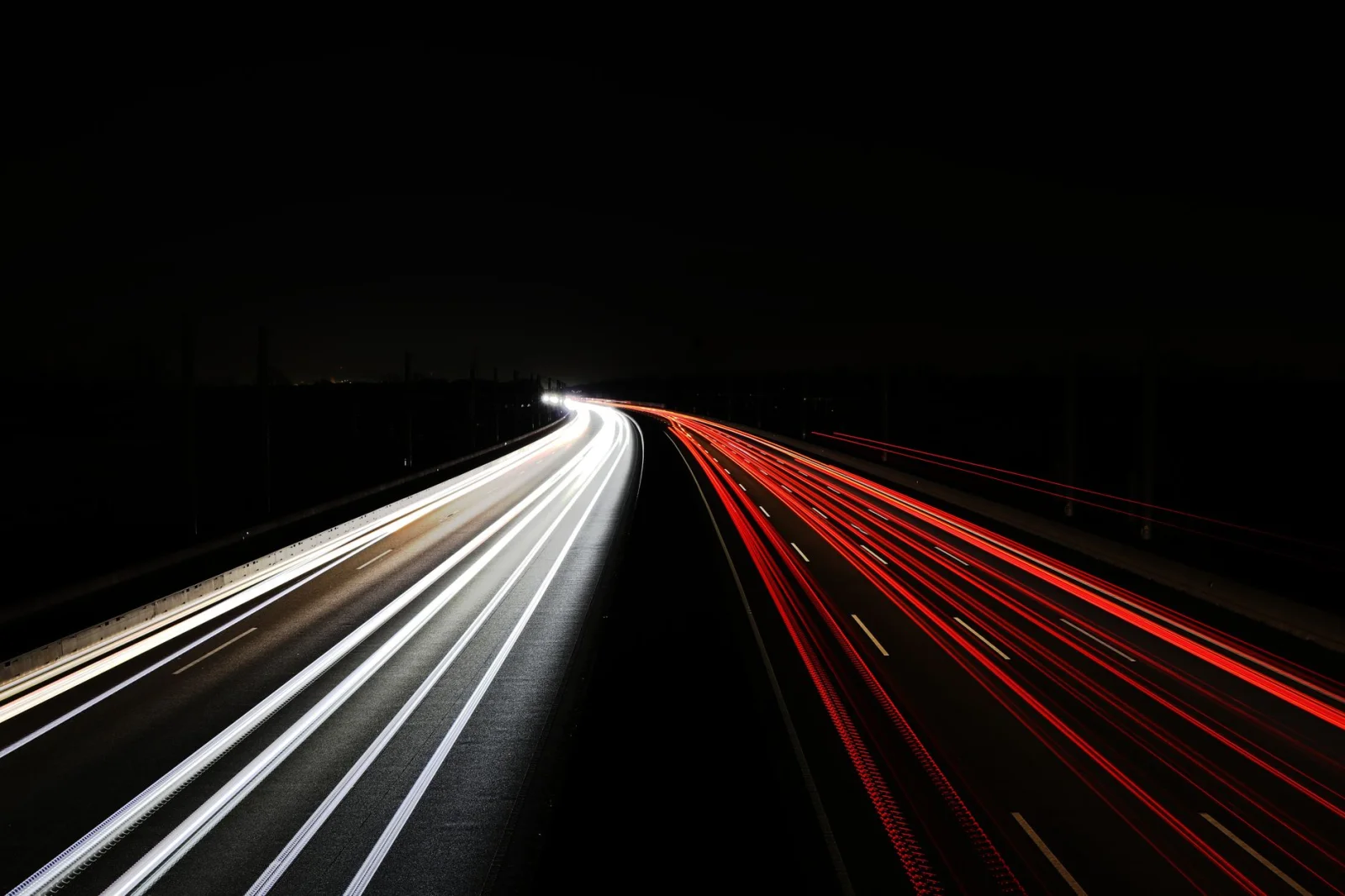 Fatal Accident on A45 Highway in Hesse; Two Victims and Three Children in Danger