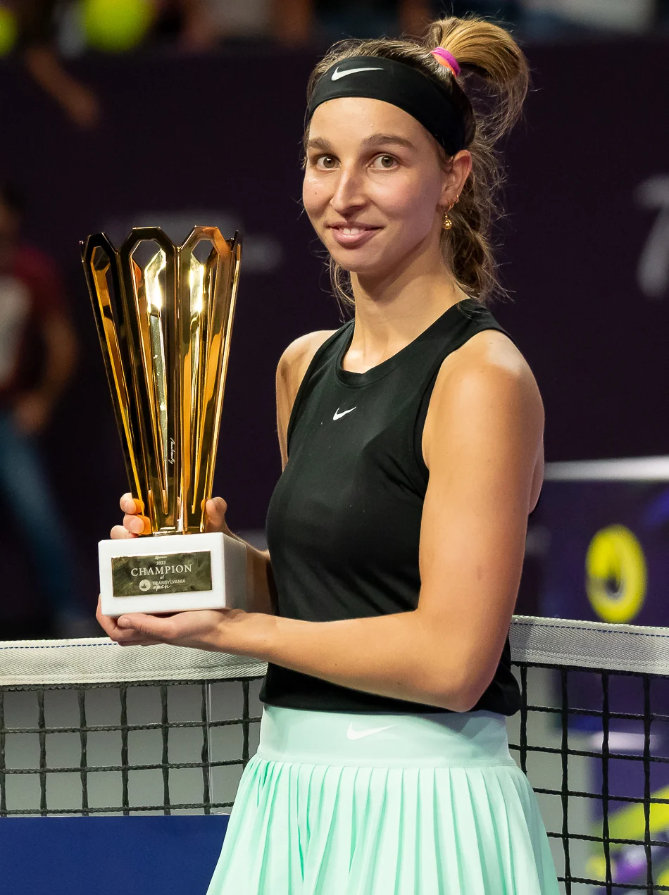 German tennis player advances to the fourth round with incredible power!