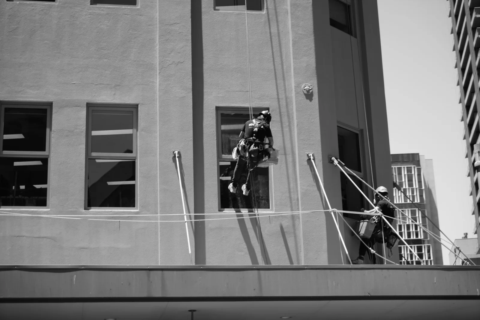 The Amazing Rescue of a Window Cleaner from a Height of 200 Meters!