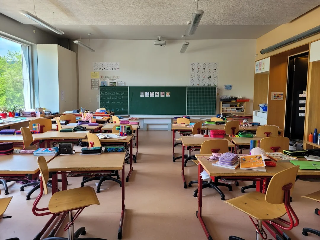 Will Increasing School Managers' Salaries Solve the Education Crisis?