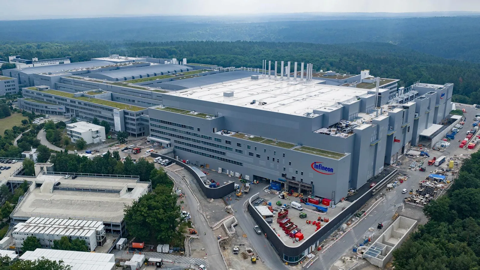 Technology High School: Opening of Chip Manufacturing Plant in Dresden