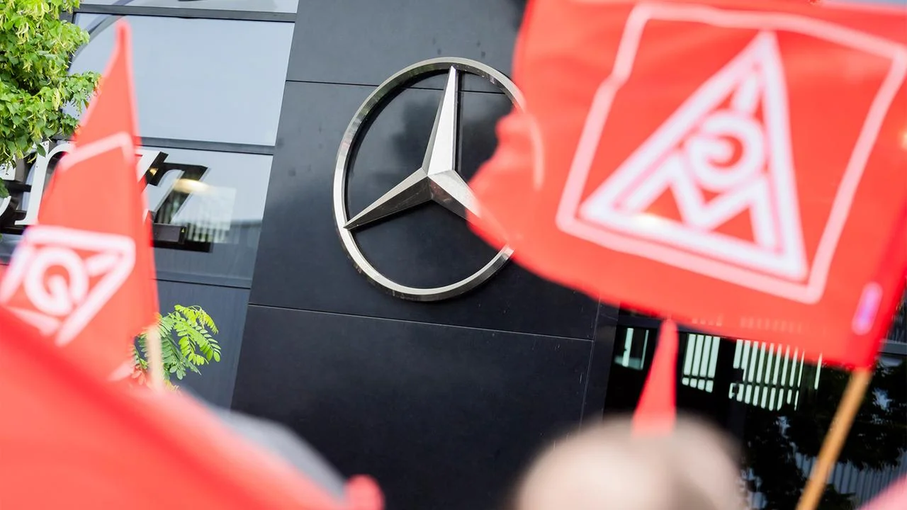 Hot Summer in the Automotive Industry: Mercedes Workers Take to the Streets