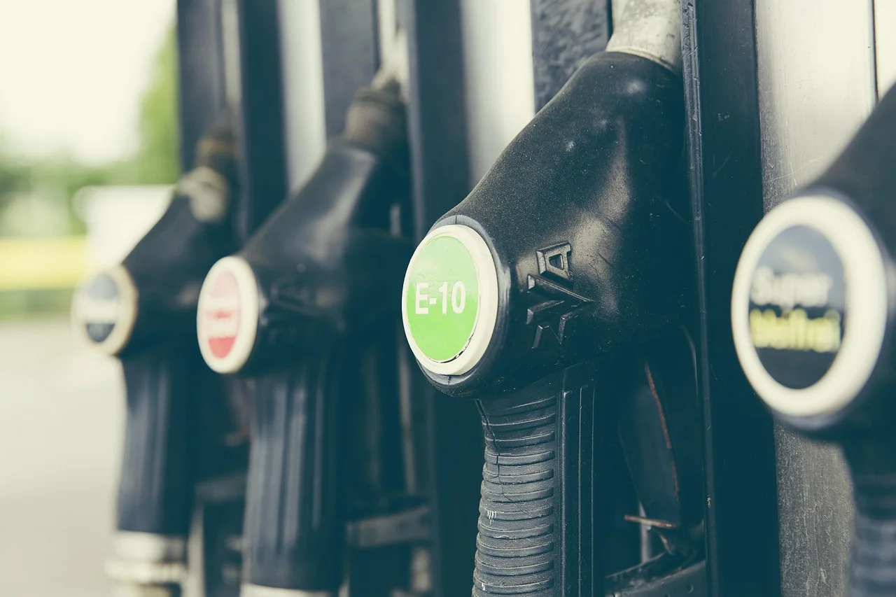 The Drop in Oil Prices and the Low Benefits for German Drivers; What is the Secret Behind This Paradox?