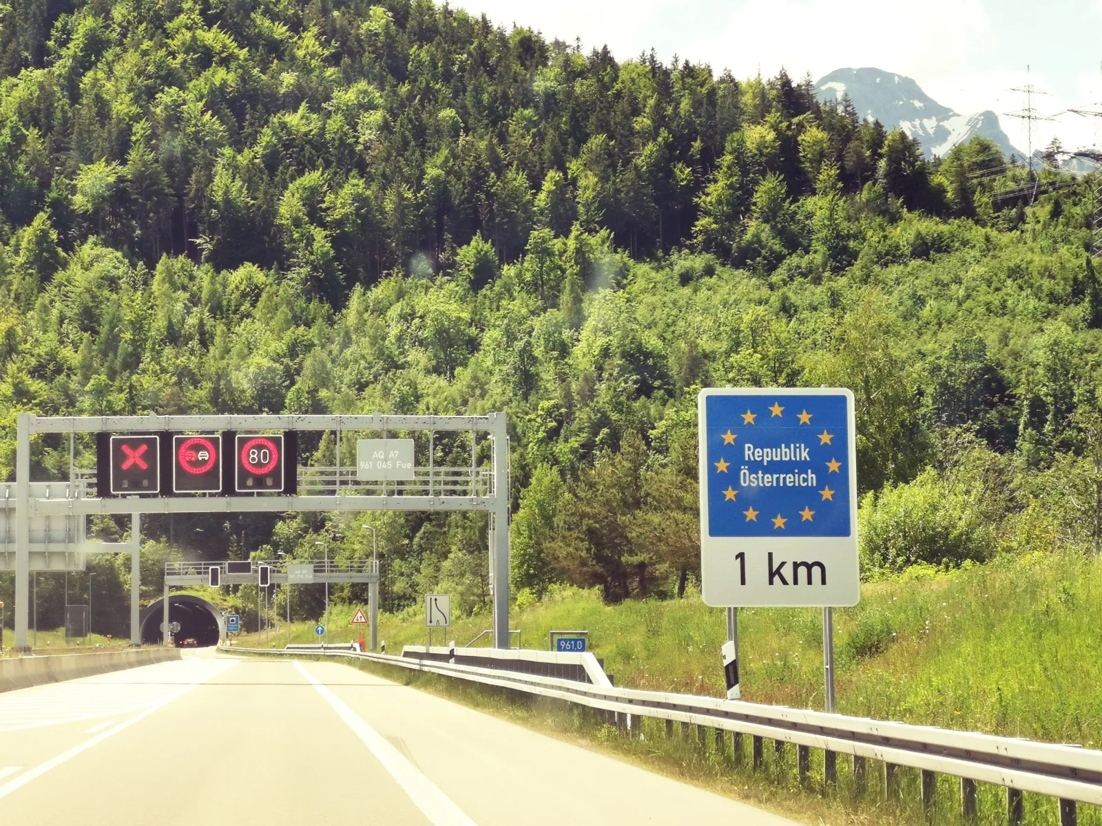 Cars in Austria; €372 Fine for Not Refueling!