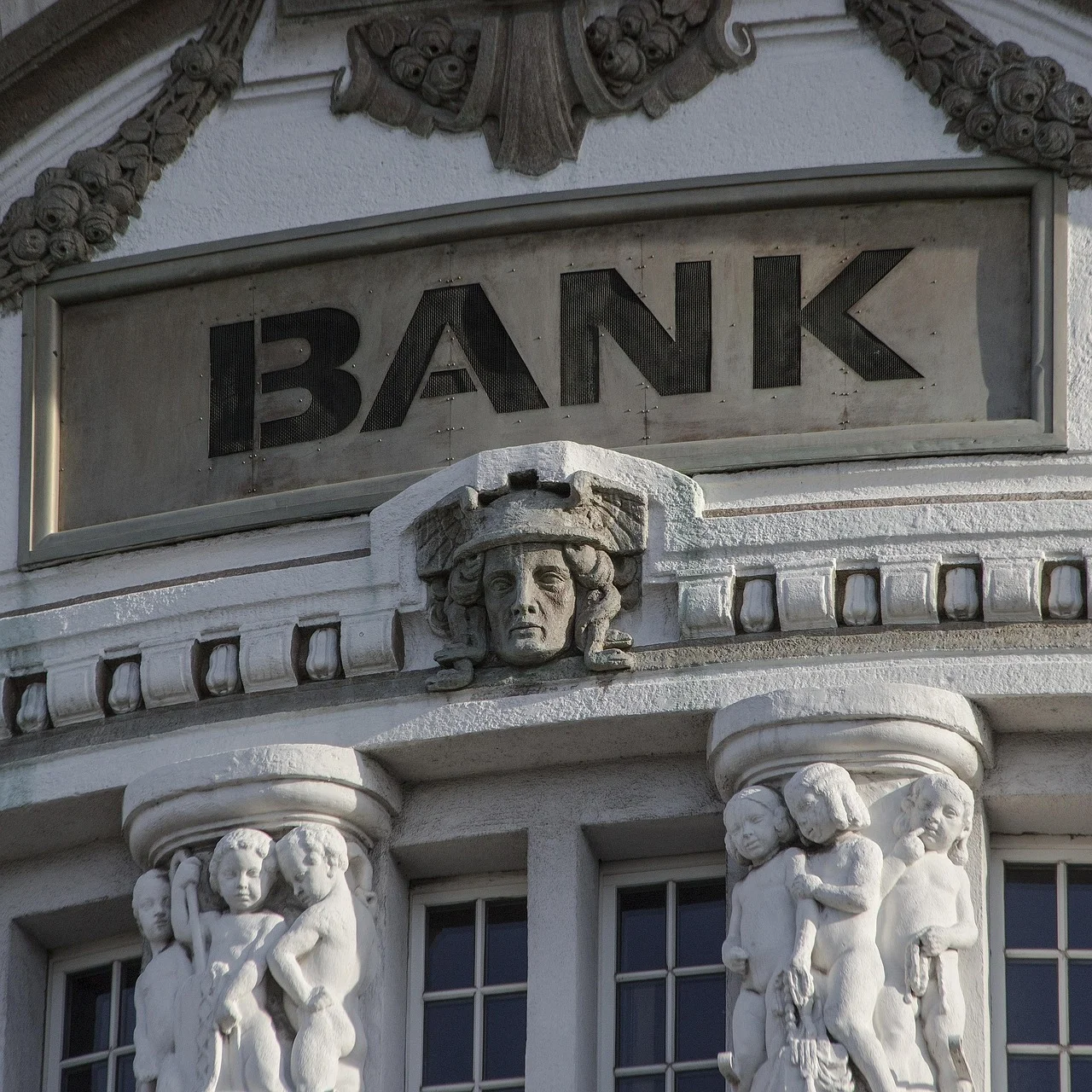 Imminent Crisis in Russian Banks: Is the Economy of This Country at Its Breaking Point?
