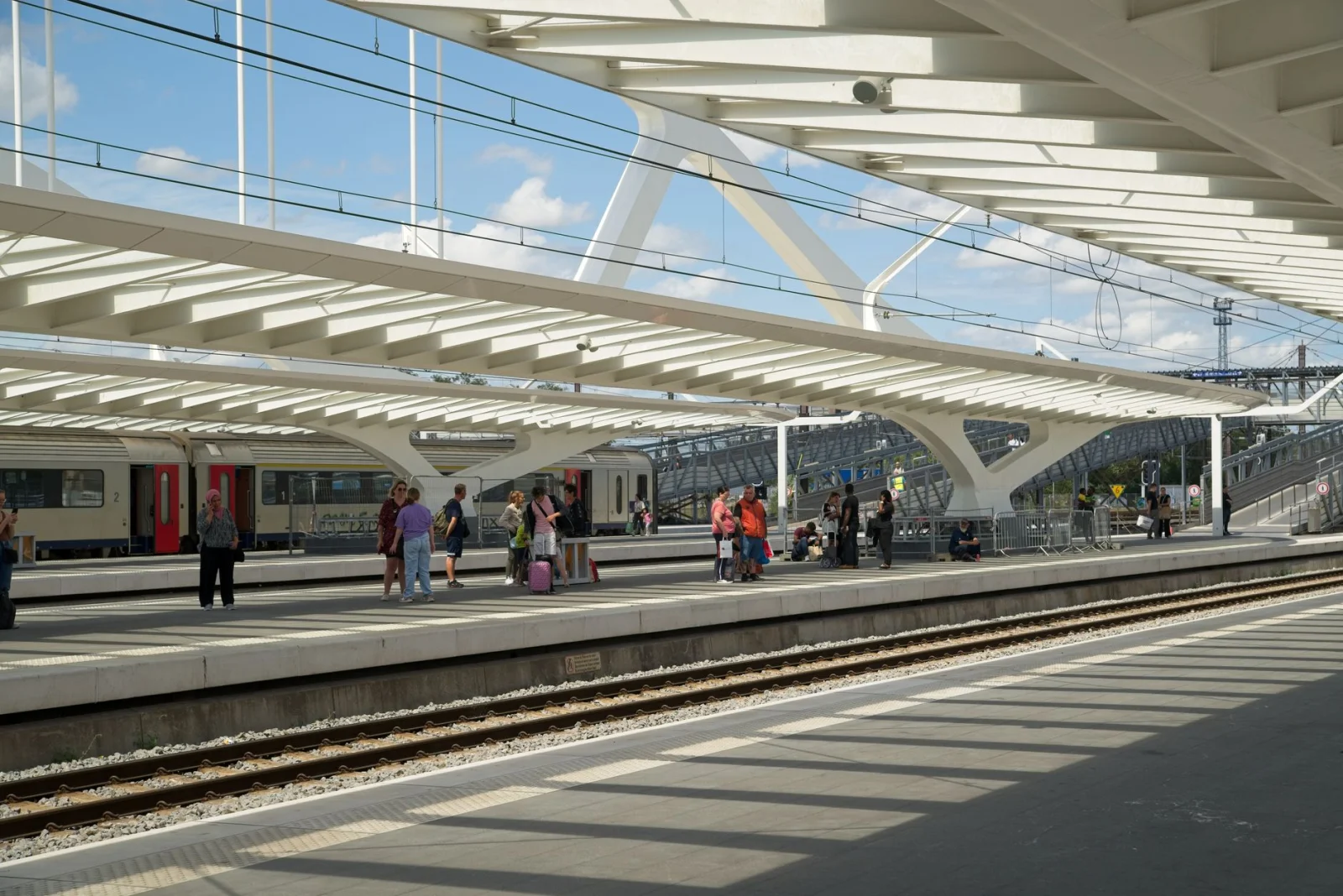 Major Disruption in Rail Travel: Train Stops in Bielefeld