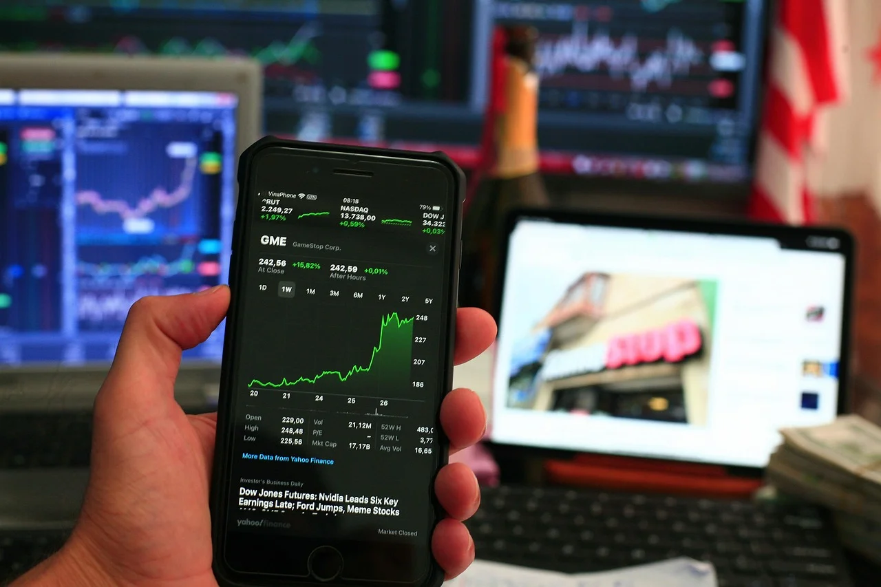 Acceleration of American Investors' Purchases on the Eve of Quarterly Reports