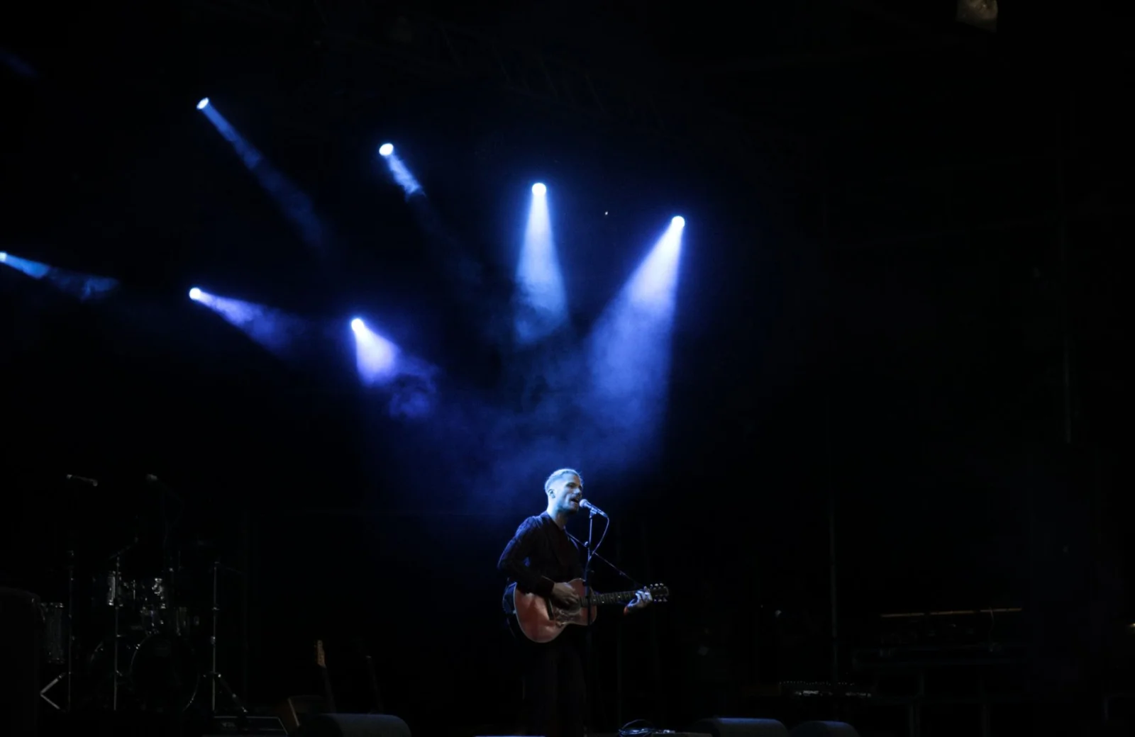An Amazing Comeback: The Music Legend Returns to the Stage After Surgery