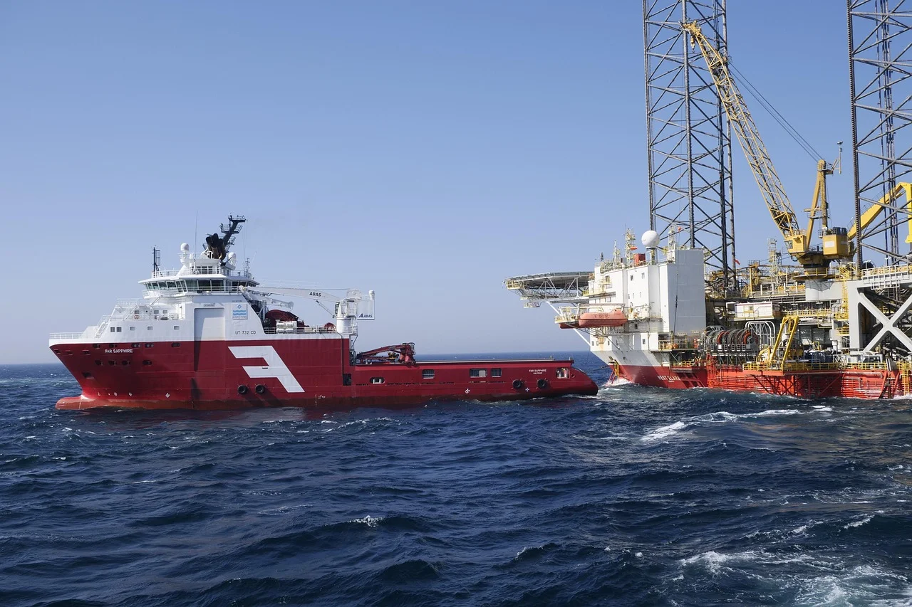 Continued Dependence on Fossil Fuels in the Shipping Industry Despite Middle Eastern Tensions
