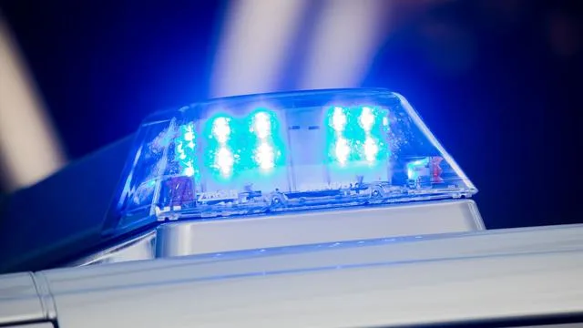 Fleeing Killer: Man Injured in Knife Fight!