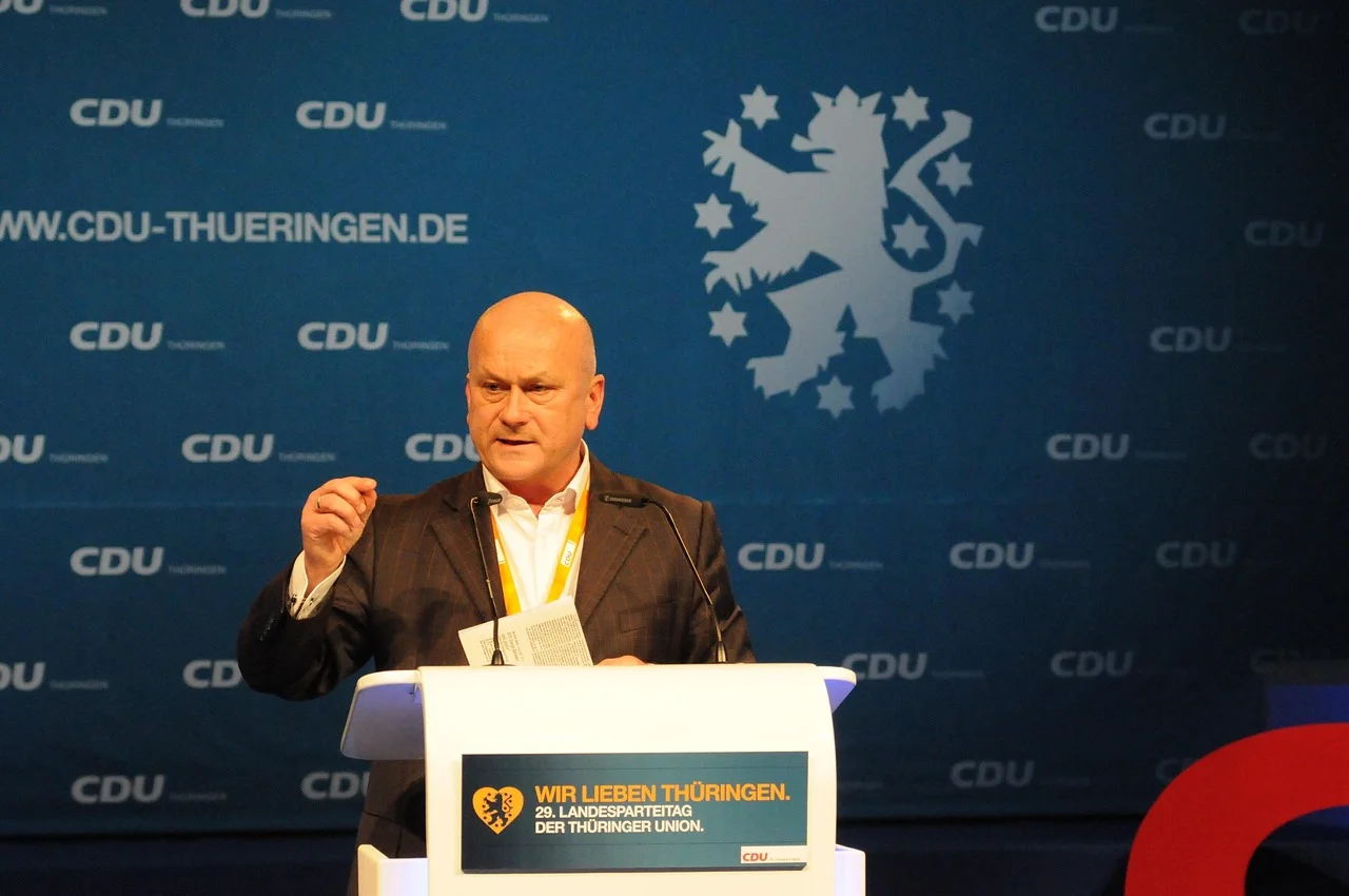 Controversies Before the Extremist Party Congress: Efforts to Prevent Its Holding