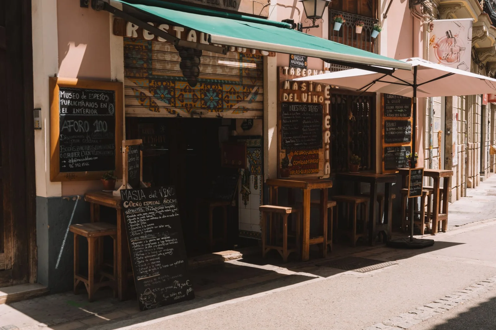 How much tip is appropriate for summer vacations abroad?