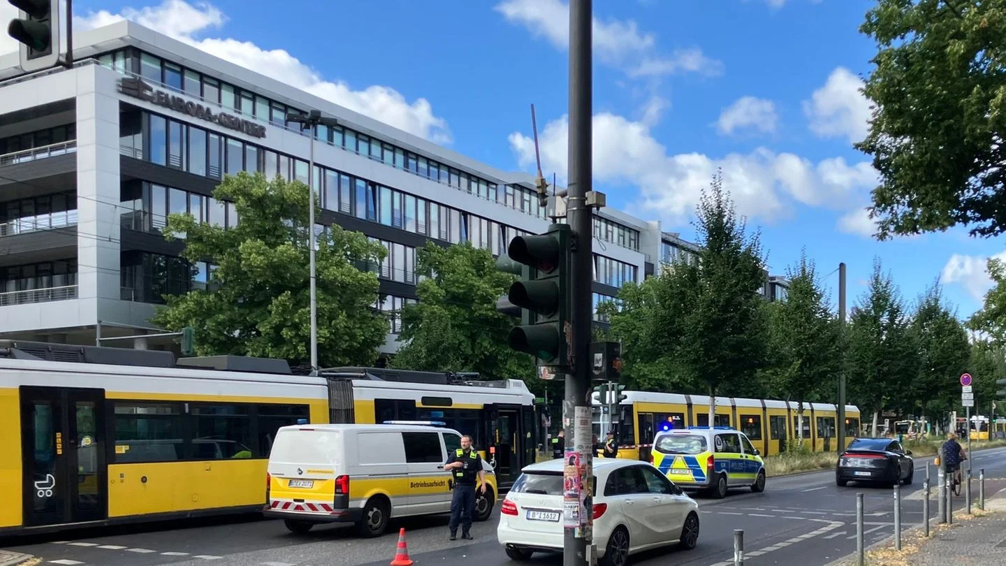 Horrific Accident: Cyclist Seriously Injured in Collision with Tram in Adlershof