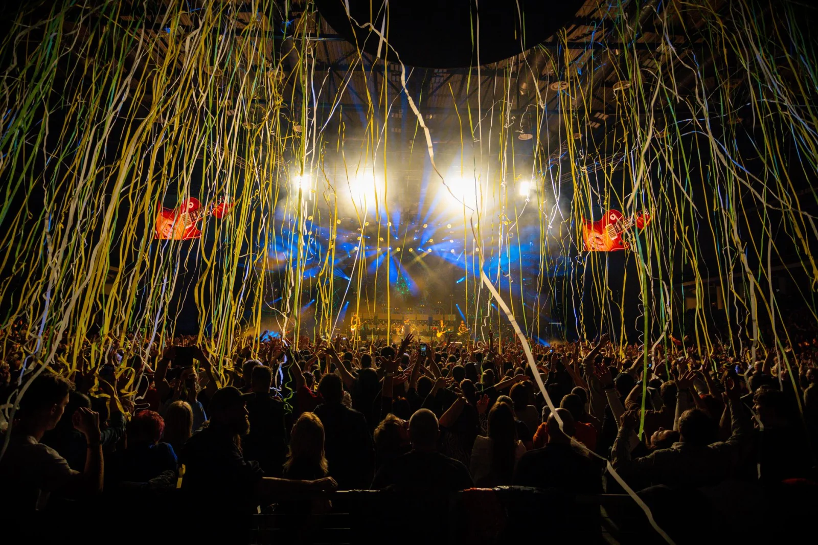 Love and Rain: The Unforgettable Concert of AnnenMayKantereit in Neu-Ulm