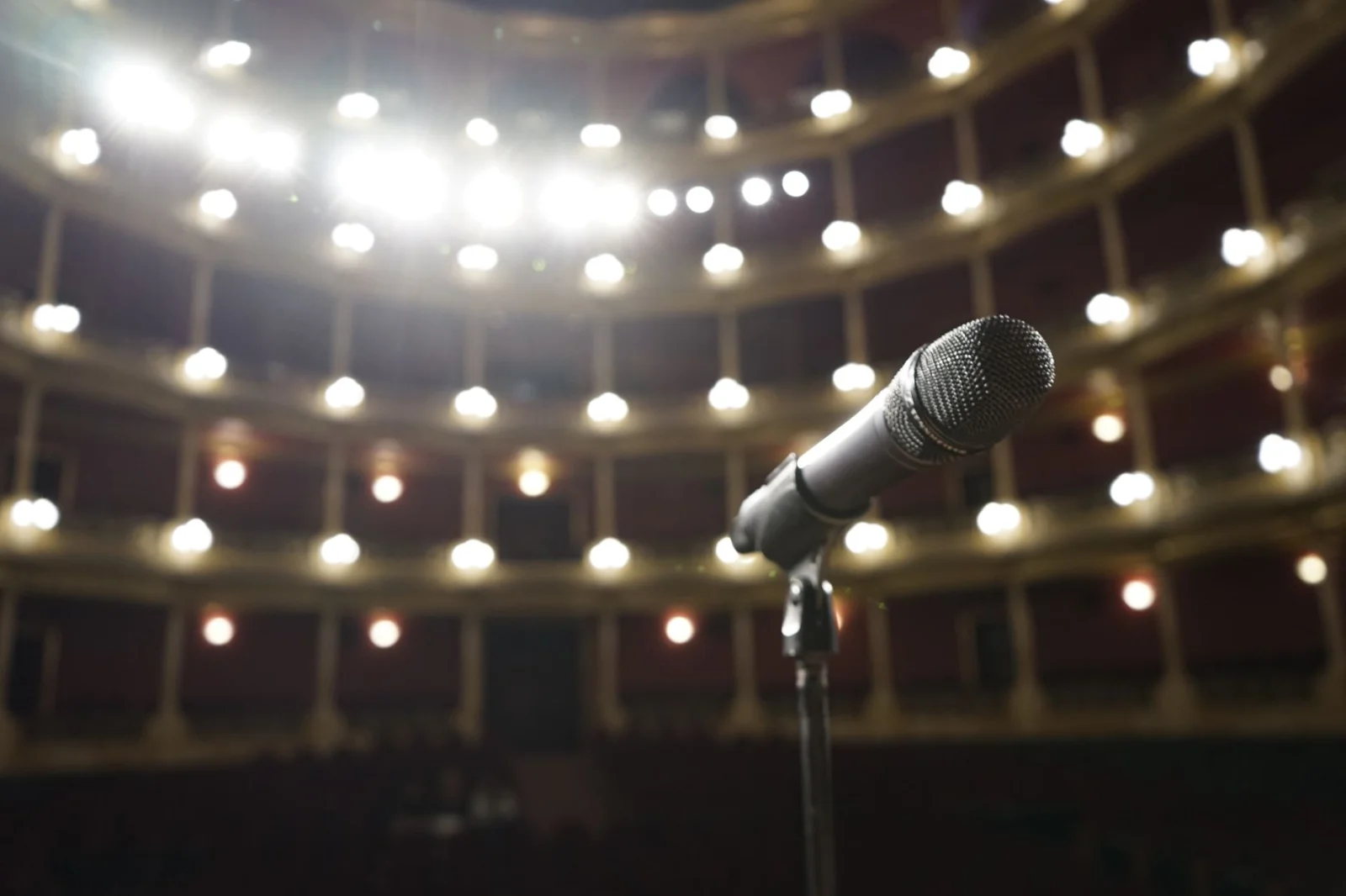 The Hidden Show of Addiction: A Solo Performance in the Heart of Darkness