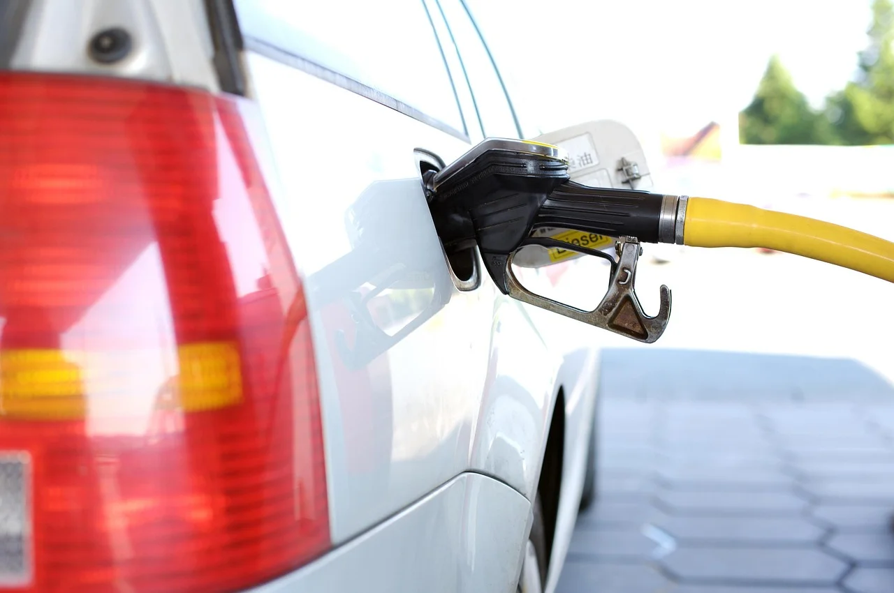 Why is the price of gasoline in Spain €1.39?