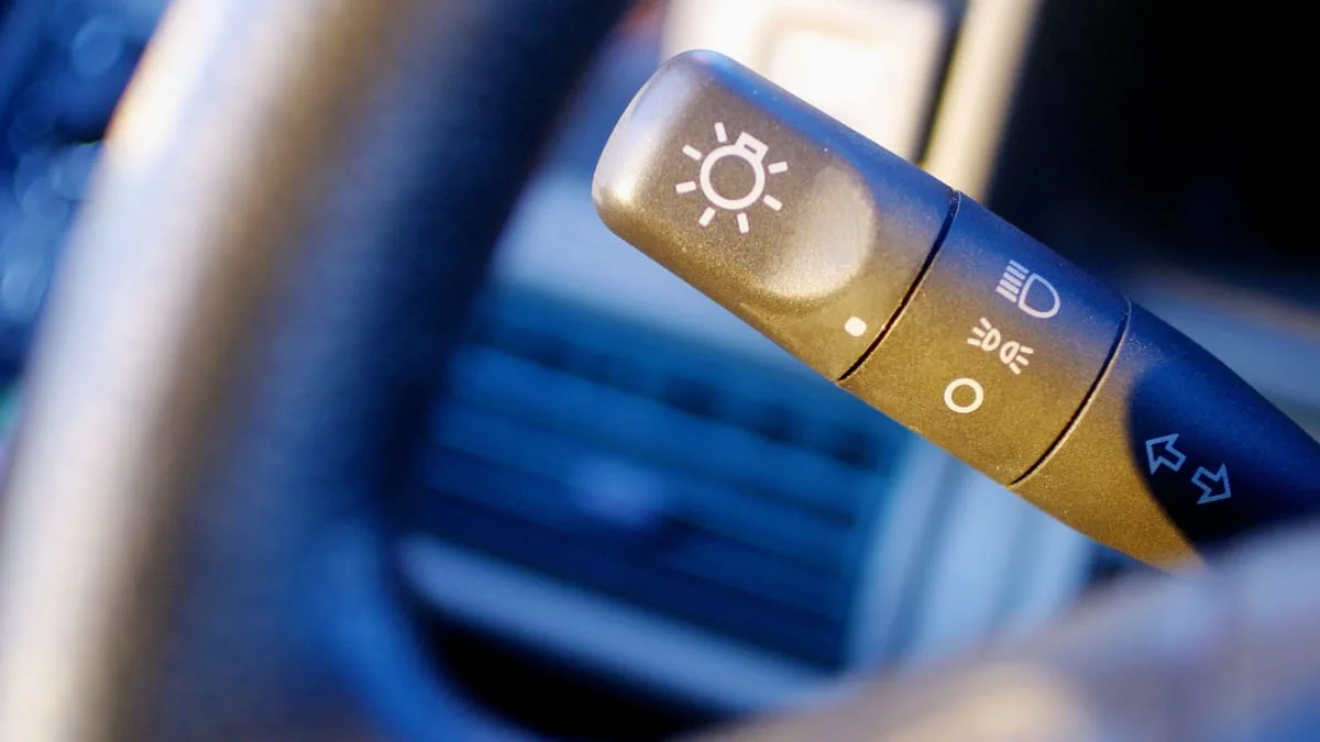 Why and Where You Must Use Turn Signals?