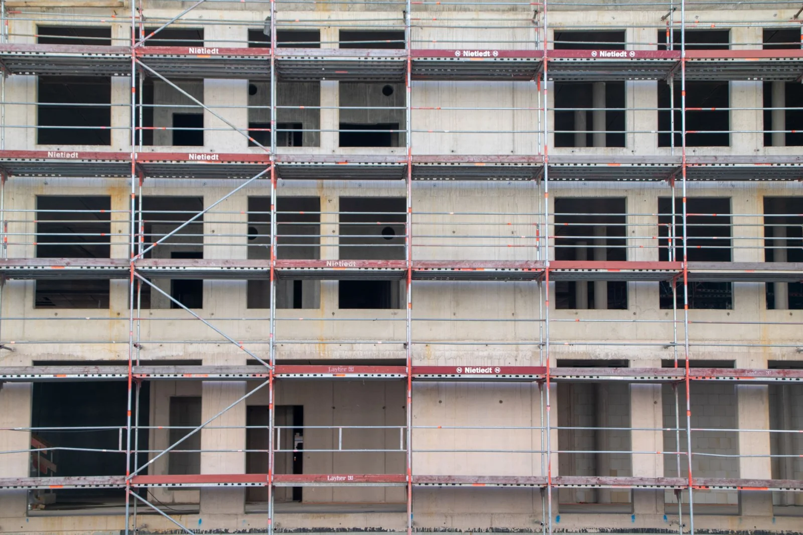 Delay in the Construction of the New School: The Contractor's Bankruptcy Complicates the Tangle