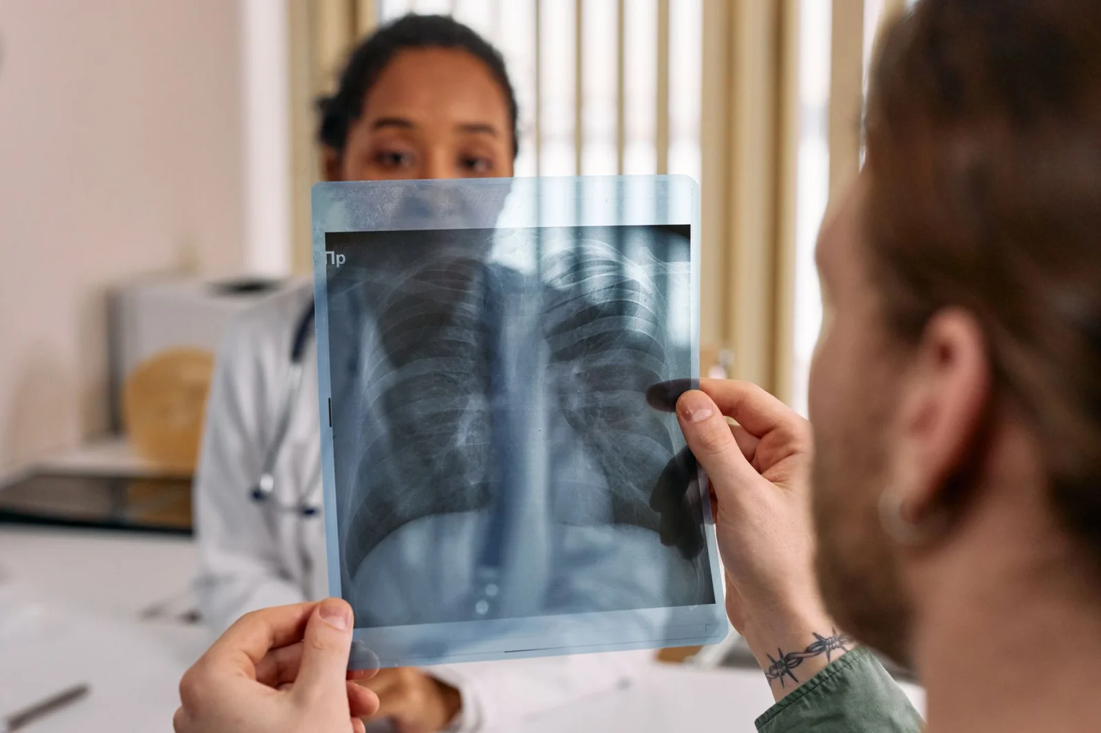 When Rib Pain Increases; Signs of Danger!