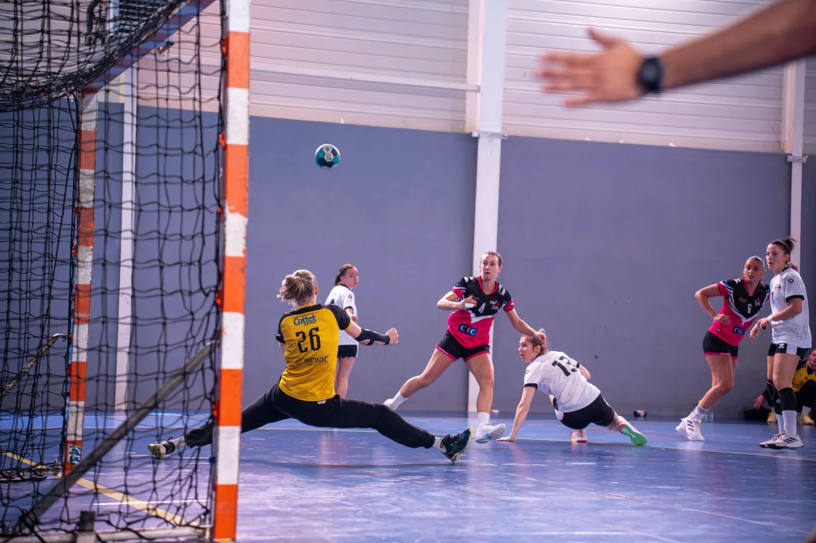 Handball Girls on the Brink of World Championship!