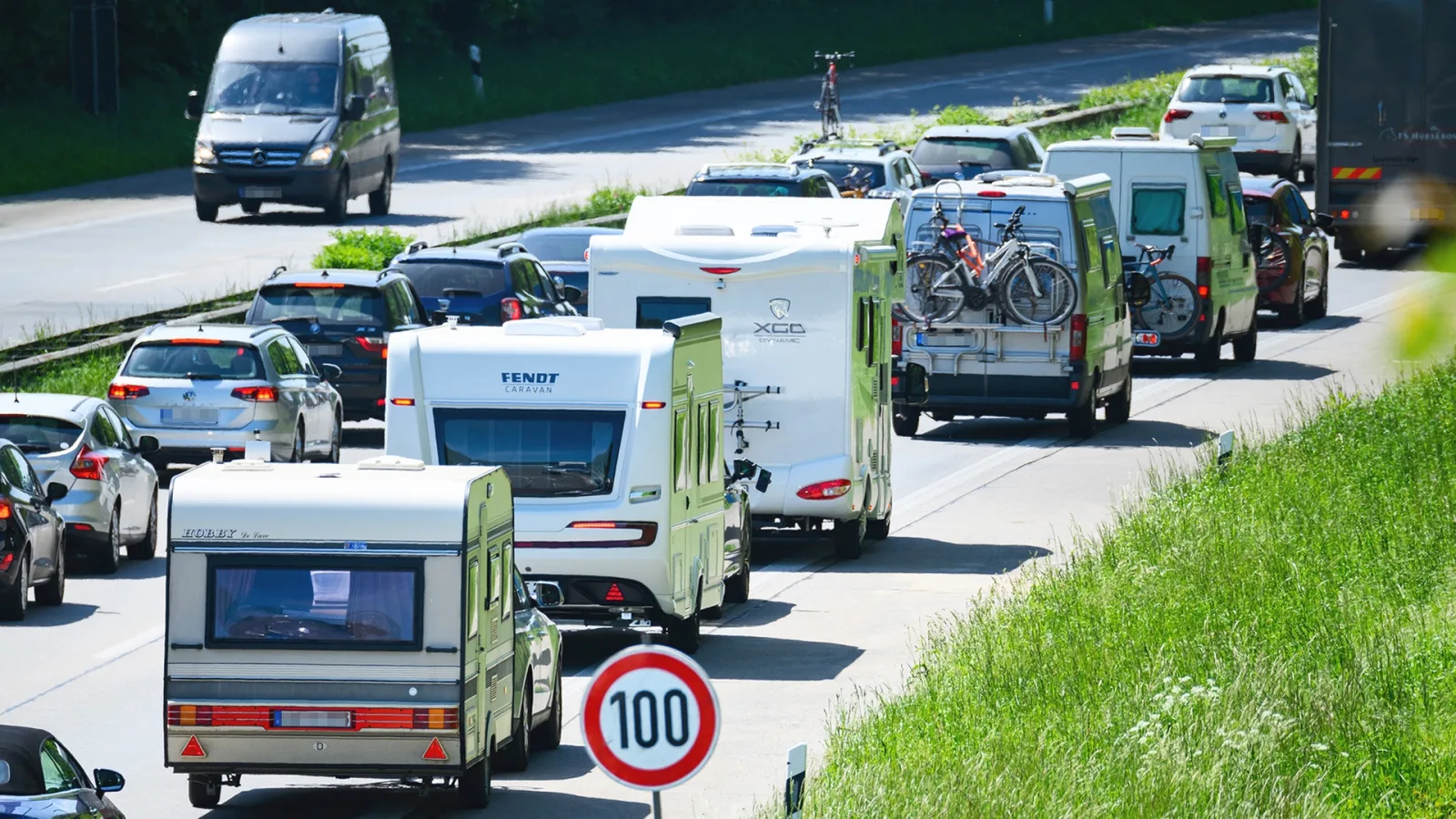 First Wave of Summer Travels: Heavy Traffic Awaits Travelers
