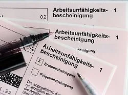 Controversial Changes in Absence Laws: A Doctor's Note is Mandatory from the First Day of Absence!