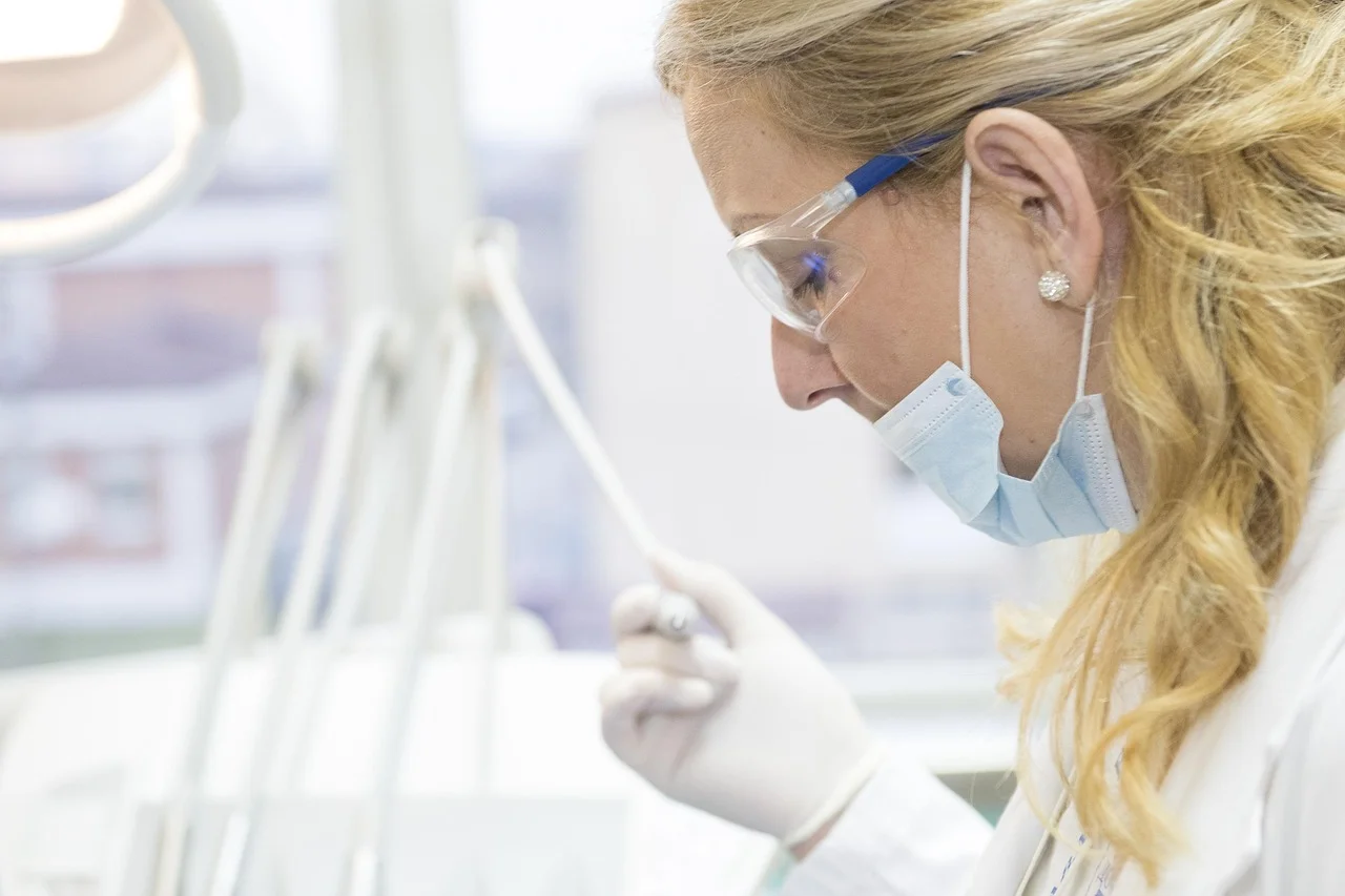 Doctors' Warning: The Dangerous Trend of "Tanmaxxing" on Social Media