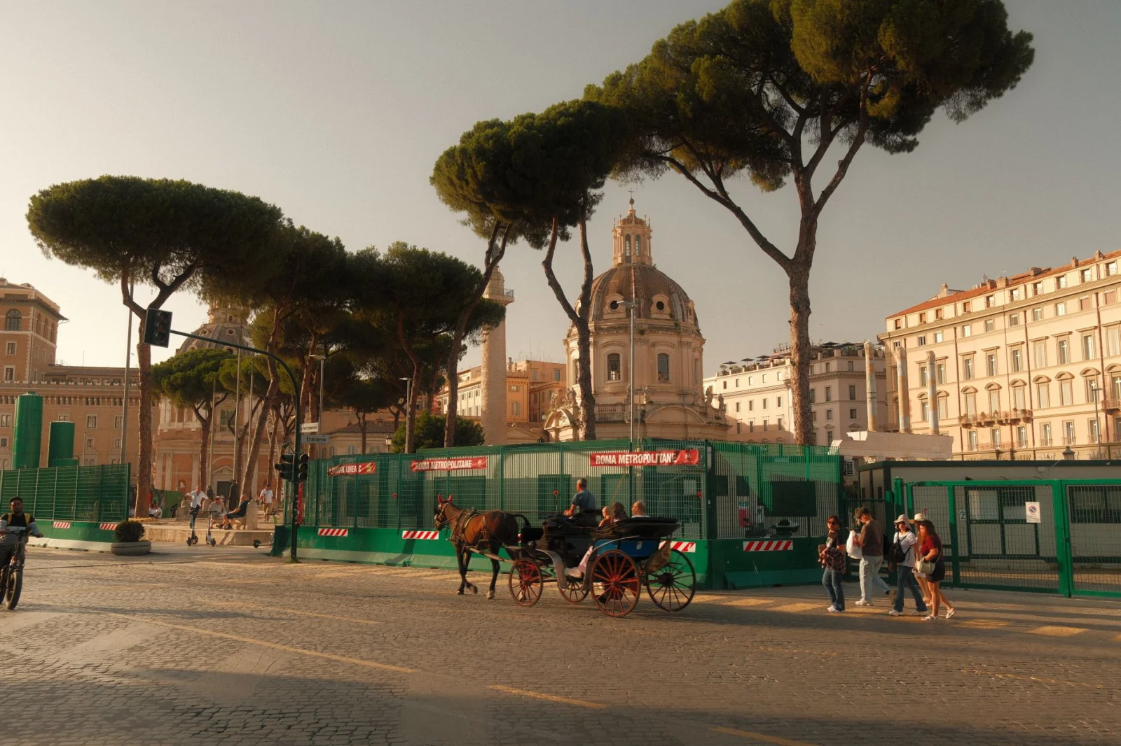 A Tragic Incident: Horse Drawn Carriage Dies in the Heat of Rome!