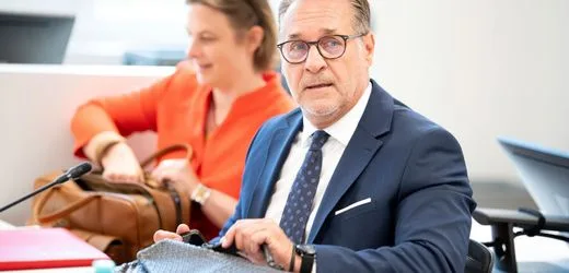 Controversial Acquittal: Strache Cleared of Treason Charges