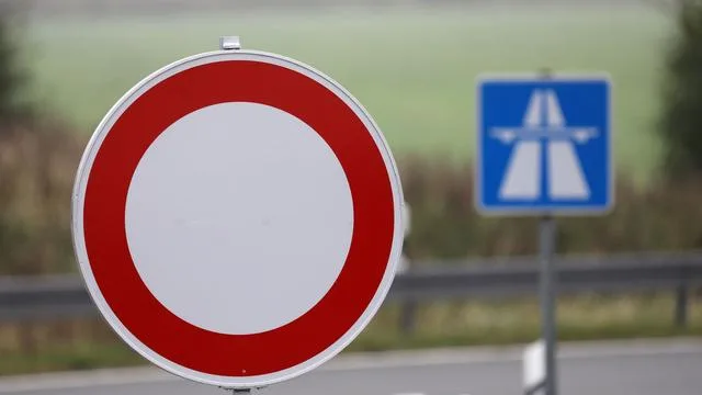 Heavy Traffic on A44: Bridge Closed Due to Heat