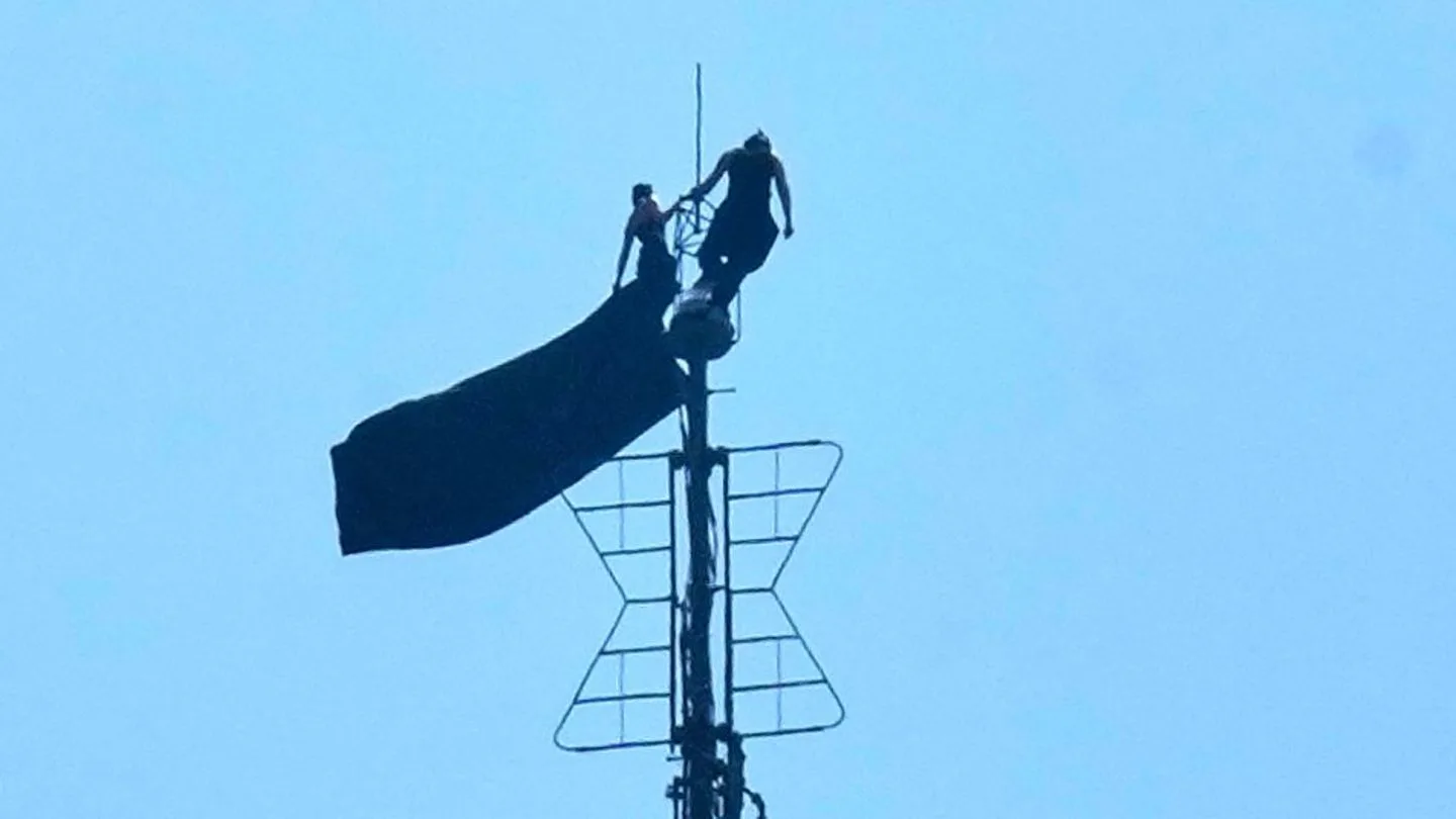 Love at Height: Two Russian Scammers Responded to a Peace Request at the Top of the Empire State
