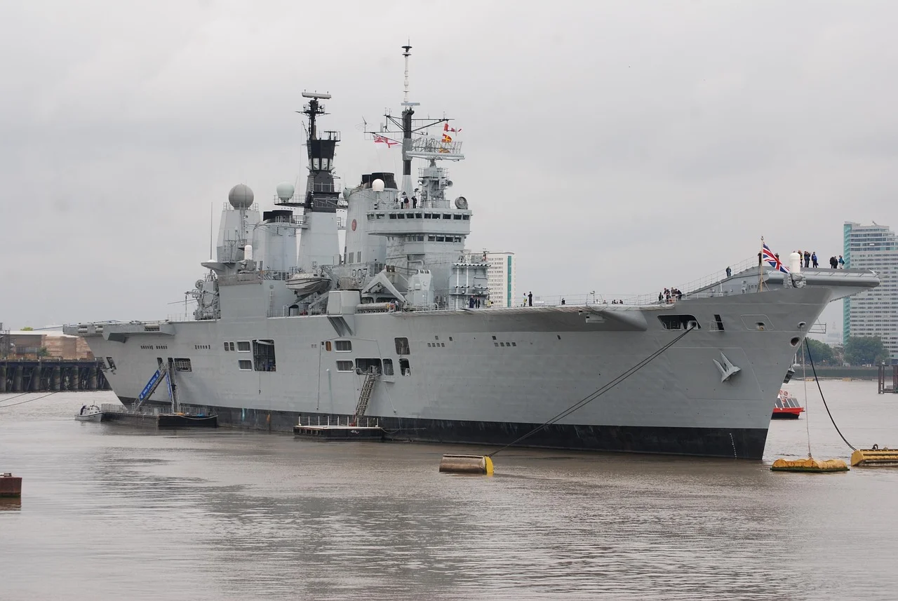 Russian Plane Violates Airspace Near British Warship!