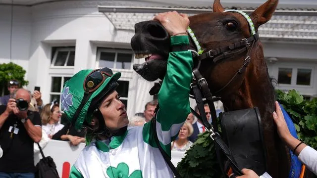 A New Drama in Horse Racing: Will a New Jacket Become Champion?