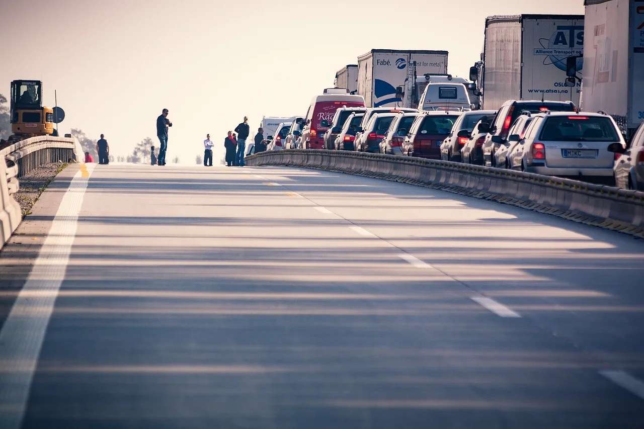 Complete Road Closures: Heavy Traffic Awaits You!