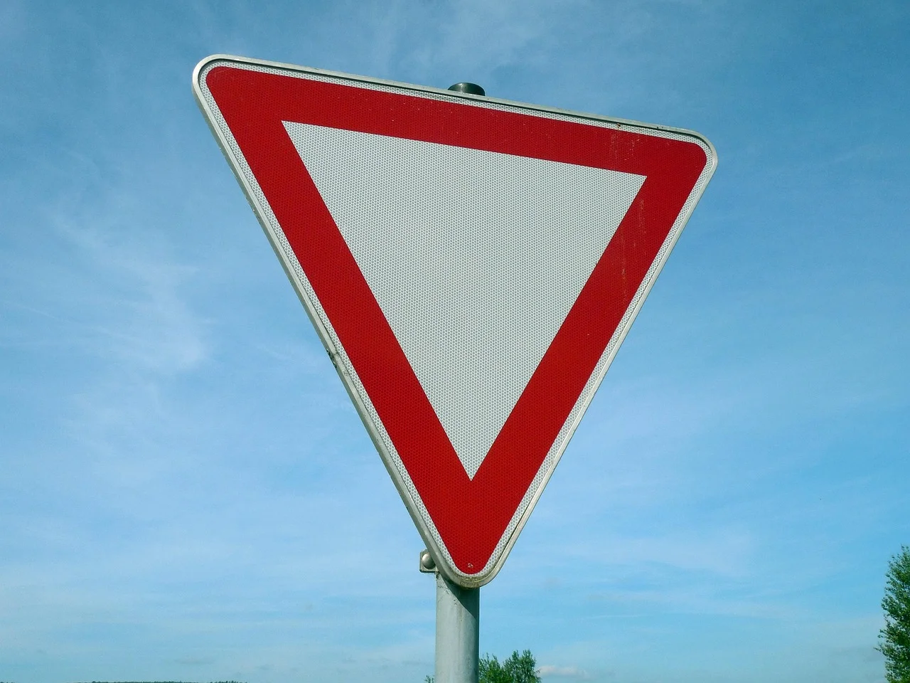 Who Has the Right of Way at Intersections?