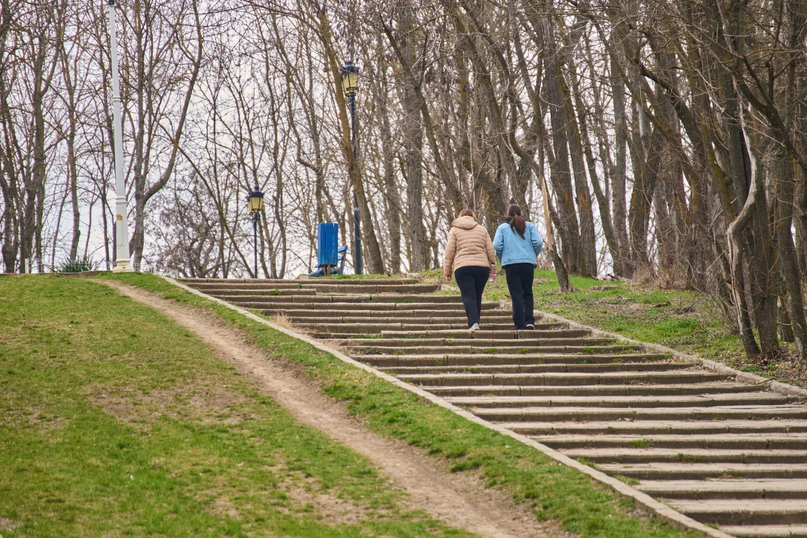 The Decrease in the Life Expectancy Gap Between Women and Men: A Concerning Reality!