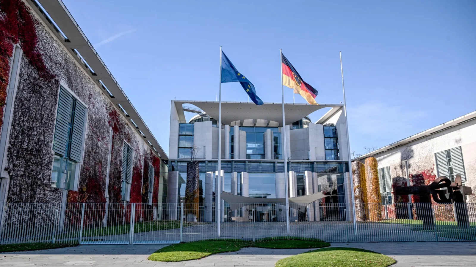 Major Transformation: Controversial Agreements in the Black-Red Coalition