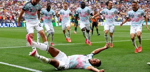 Belgium brought Senegal to its knees and reached the Round of 16!