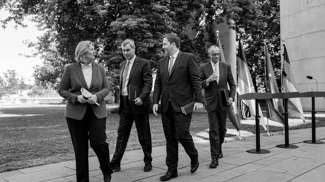 Controversial Agreement: A Small Neoliberalism at the Heart of Reforms